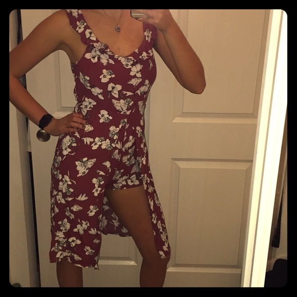 NWOT Floral Ruffle Romper! - Picture 7 of 7